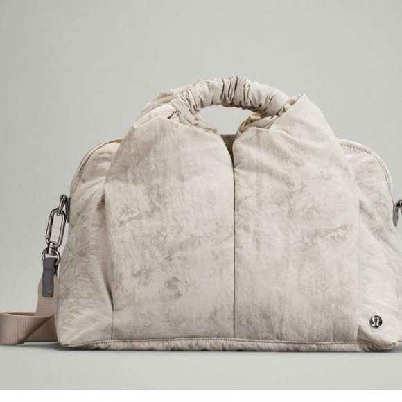 lululemon Lululemon Gathered Handle Gym Bag *14L Aquila White Opal Multi - Picture 1 of 7